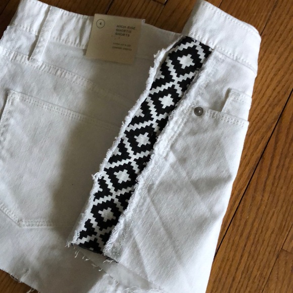 Plus Size High rise Aztec shorts with stretch 🌿 - Picture 5 of 5